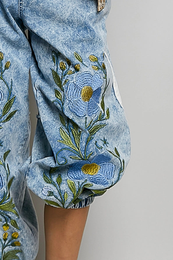 FLORAL EMBROIDERED TWILL JOGGER PANTS - BLUE