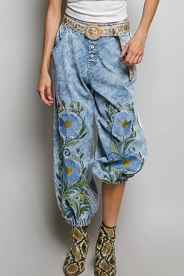 FLORAL EMBROIDERED TWILL JOGGER PANTS - BLUE